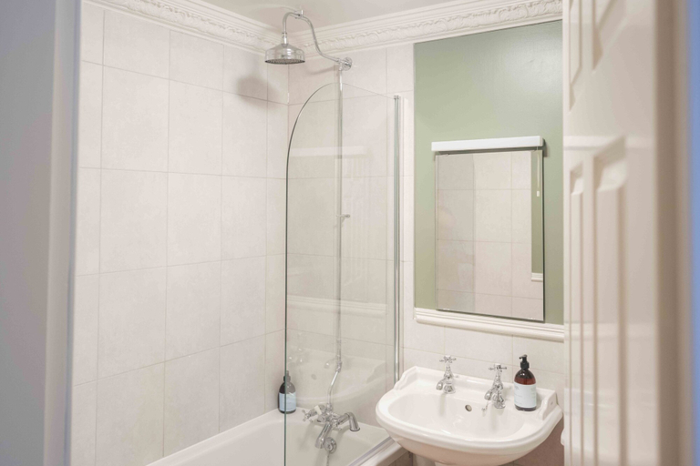 Bathroom 4, Cross Keys Inn, Scottish Borders