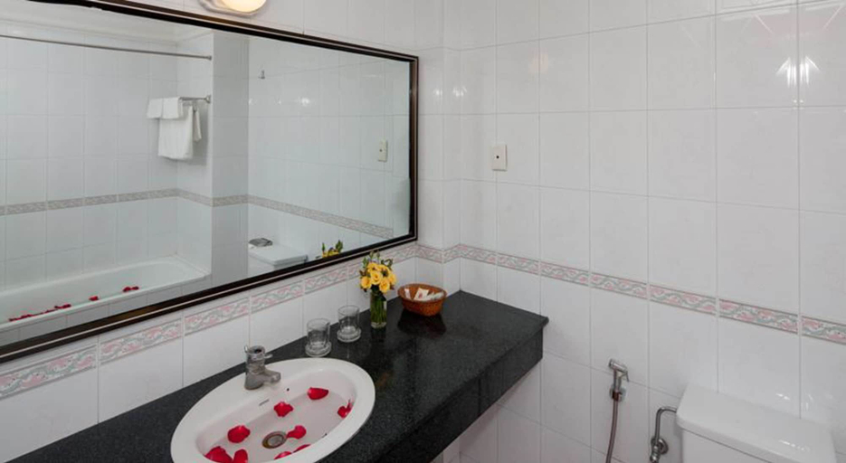Bathroom 4, Lucky Hotel, Hoàn Kiếm