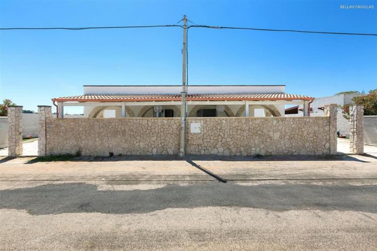 Room 3, 945 Villetta Mil B, Lecce