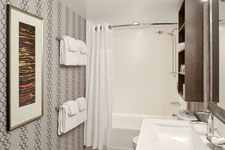 Bathroom 5, Residence Inn by Marriott Vancouver Downtown, Greater Vancouver