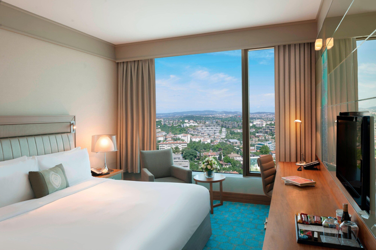Bedroom 3, Renaissance Istanbul Polat Bosphorus Hotel, Beşiktaş