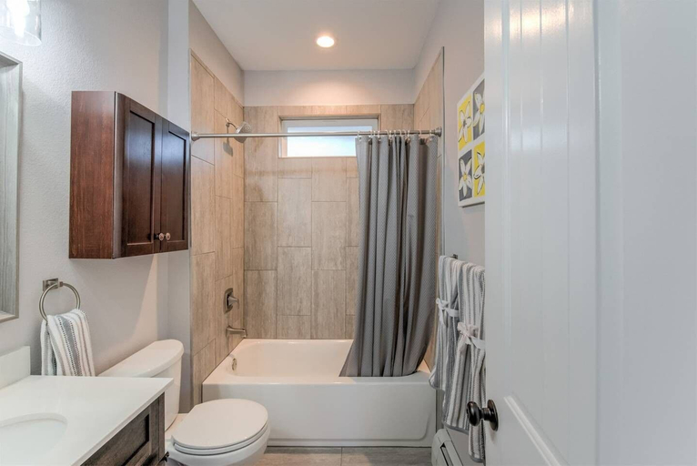 Bathroom 4, Couple's Mountain Getaway Close to Everything!, El Paso