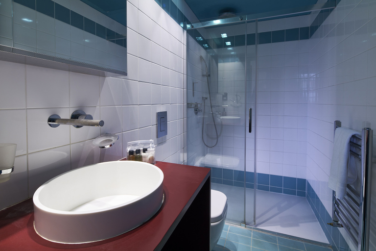 Bathroom 3, London Paddington Apartments, London