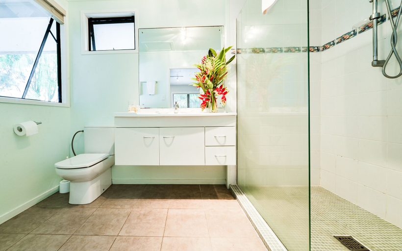 Bathroom 4, Palm Grove, Rorotonga