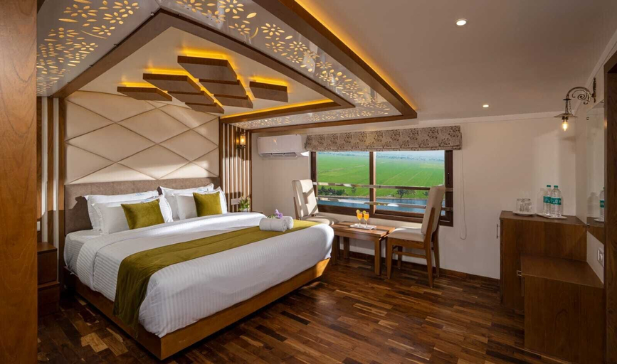 Bedroom 1, Honeymoon Houseboat, Alappuzha
