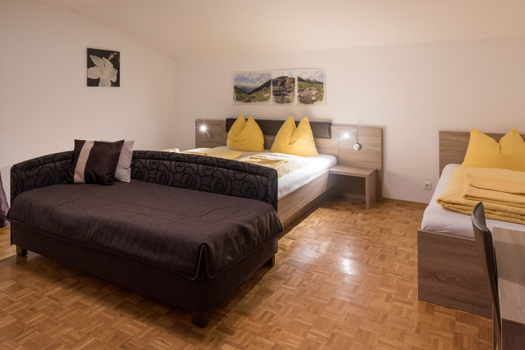 Bedroom 3, Gästehaus Zwischenberger, Spittal an der Drau