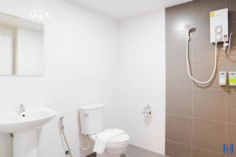 Bathroom 4, Manonta Budget Hotel, Hat Yai