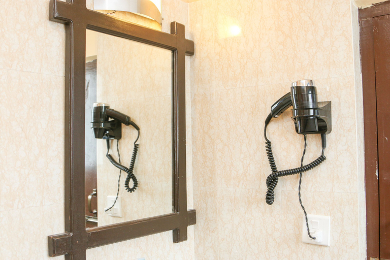 Bathroom 3, Hotel Peninsula, Gandaki