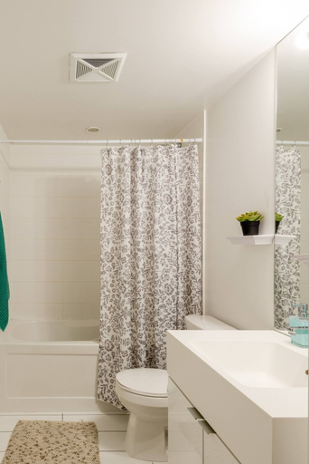 Bathroom 4, Luxury WaterFront View & Free Parking, Toronto