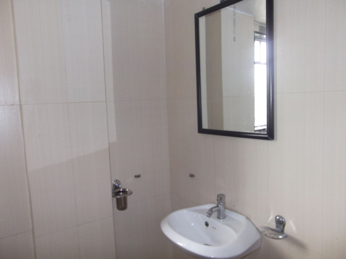 Bathroom 4, Hotel Bhola, Pune