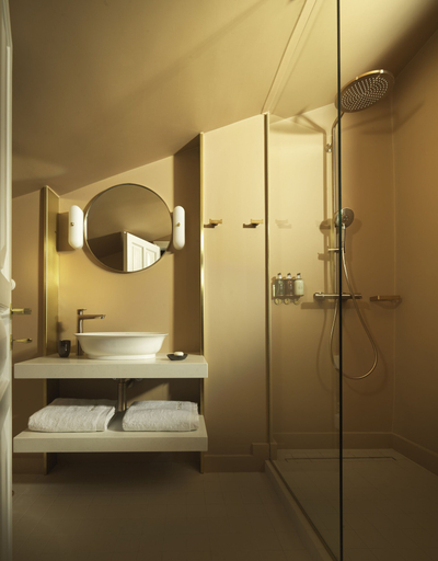 Bathroom 4, Monument Hotel, Attica