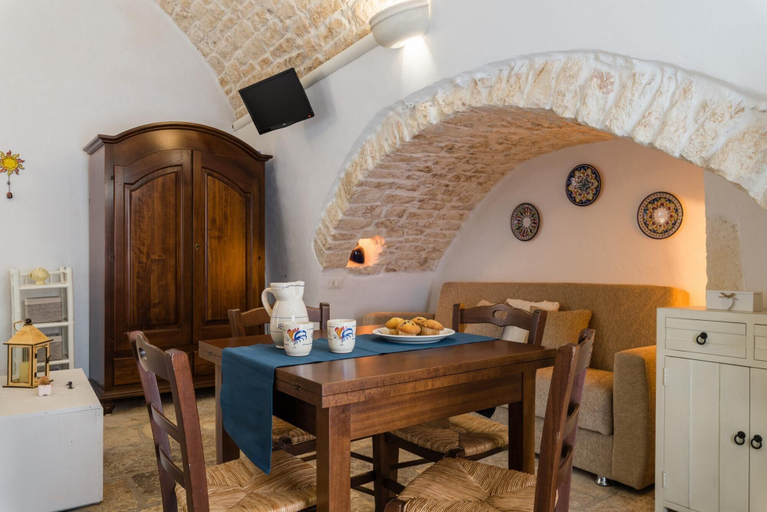 Others 5, Ostuneon 900 in Ostuni, Brindisi