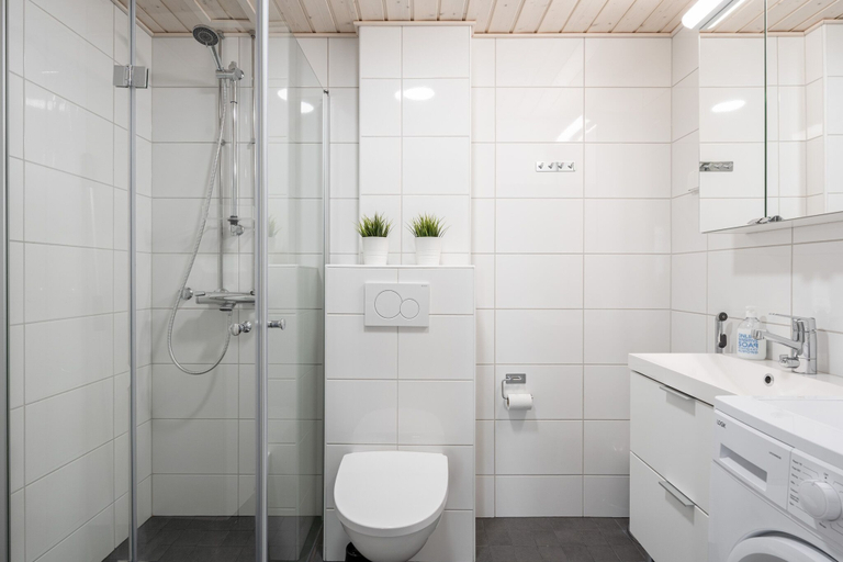 Bathroom, 2BR Downtown Home with Balcony & BEST Location, Pirkanmaa