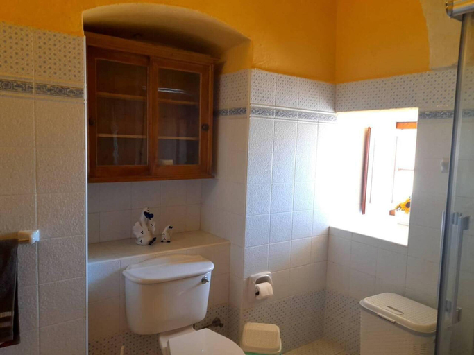 Bathroom, Tas Suplu Farmhouse Gozo