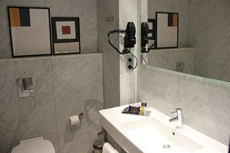 Bathroom 5, Hotel Chiqui, Cantabria