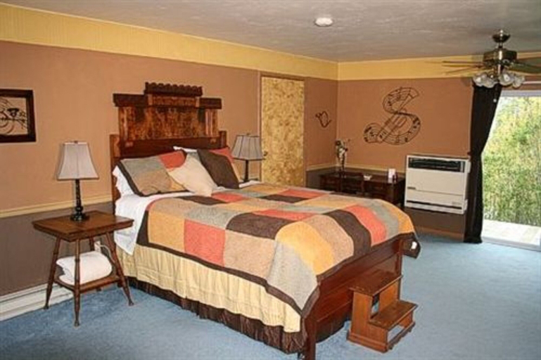 Bedroom 2, at the Waters Edge Bed & Breakfast, Lake Michigan