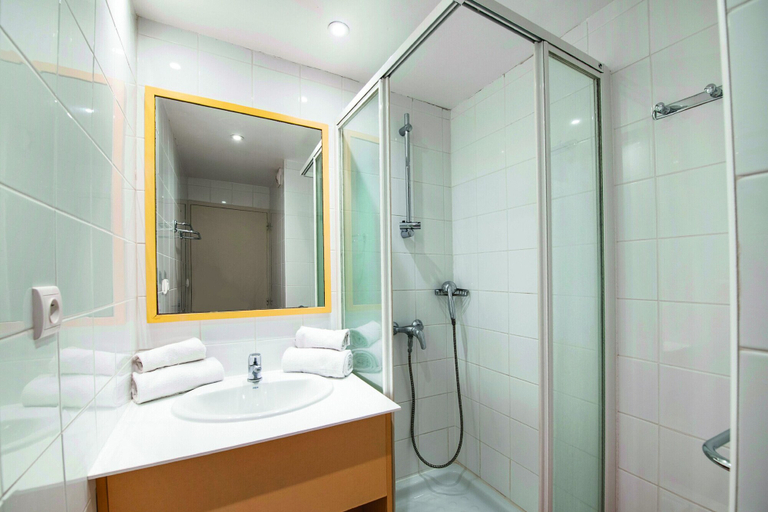 Bathroom 4, SOWELL RÉSIDENCES Les Sablons, Gard