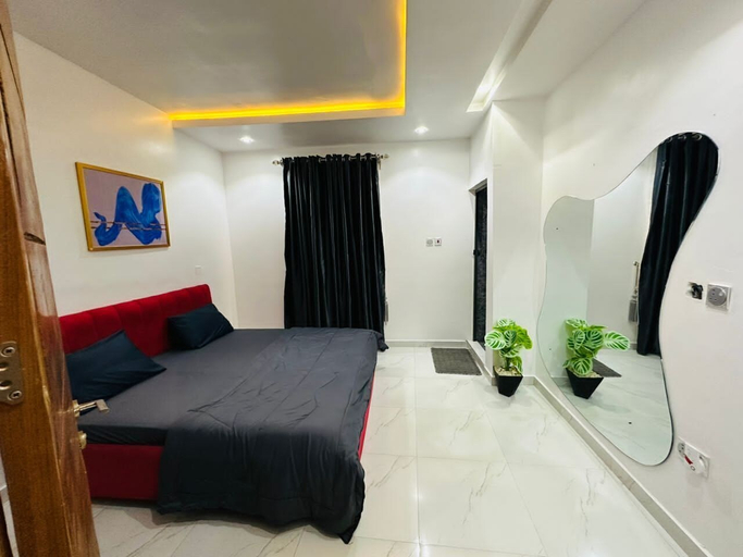 Bedroom, Mini Flat with Starlink Internet & Pool, Alimosho