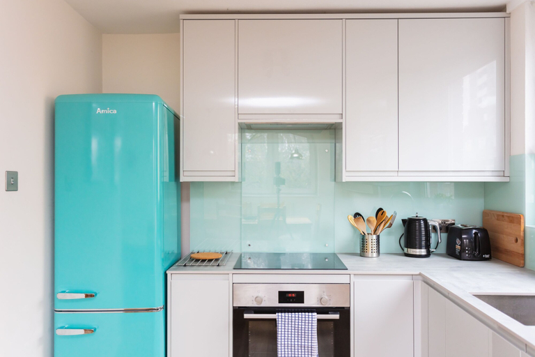Others 4, Spacious Central 3 Bedroom Apartment in Old Street, London