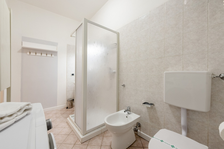 Bathroom 4, Mazzini 12, Rapallo, Genova