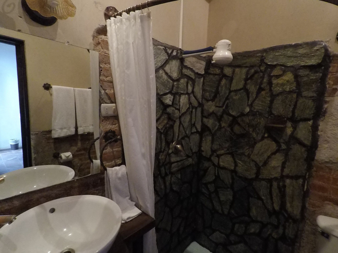 Bathroom 3, Hotel Monasterio, Antigua Guatemala