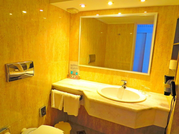 Bathroom 5, Istron Bay Hotel, Crete
