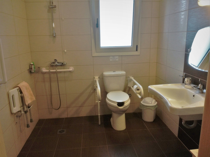 Bathroom 5, Aksos suites Accessible Accommodation, Crete