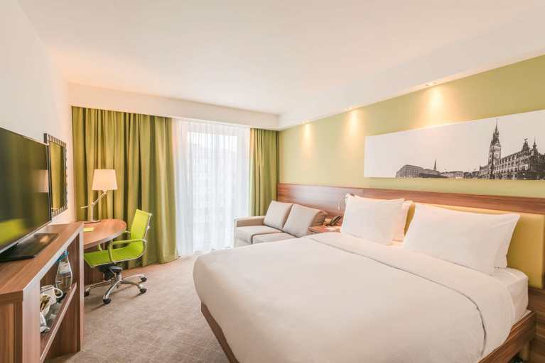Bedroom 2, Hampton by Hilton Hamburg City Centre, Hamburg