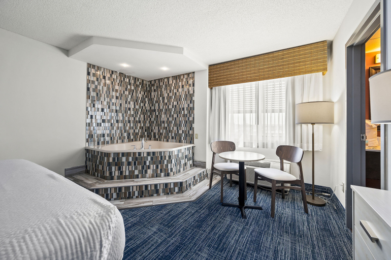 Bedroom 4, Hotel Monte Carlo Ocean City, Worcester