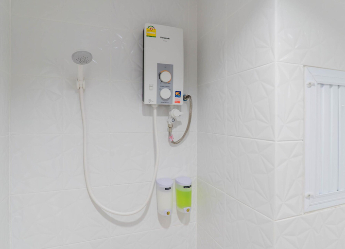 Bathroom 4, Manonta Budget Hotel, Hat Yai
