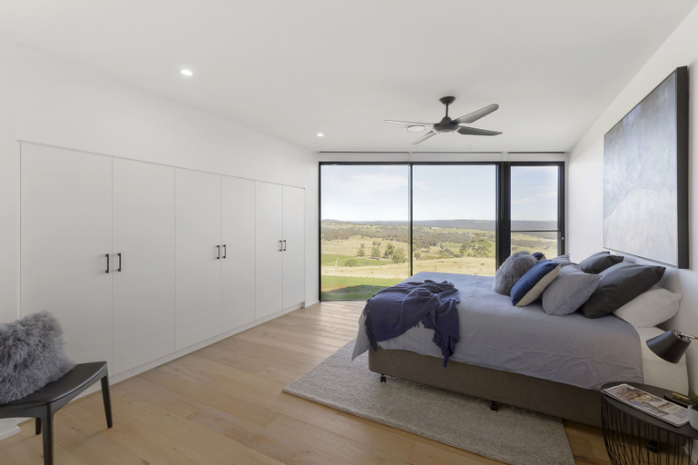 Bedroom 3, Sky High, Hepburn - East