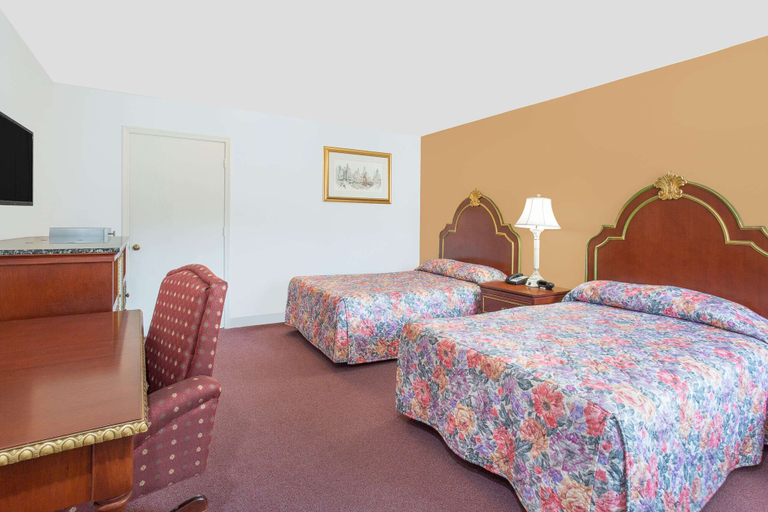 Bedroom 4, Knights Inn Emporia, Sussex
