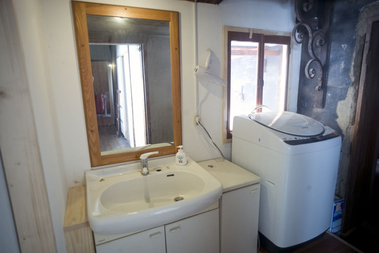 Bathroom 4, WORLDTRECK DINER & GUESTHOUSE - Pise - Hostel, Nagano