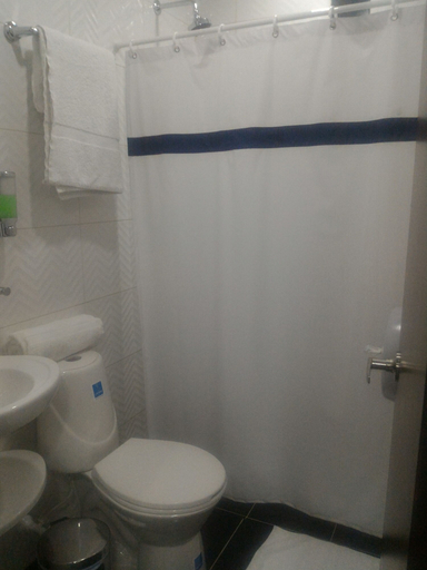 Bathroom 4, Hotel CSI Medellín, Medellín