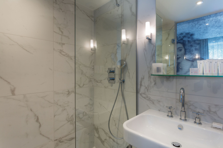 Bathroom 4, Hôtel La Comtesse, Paris