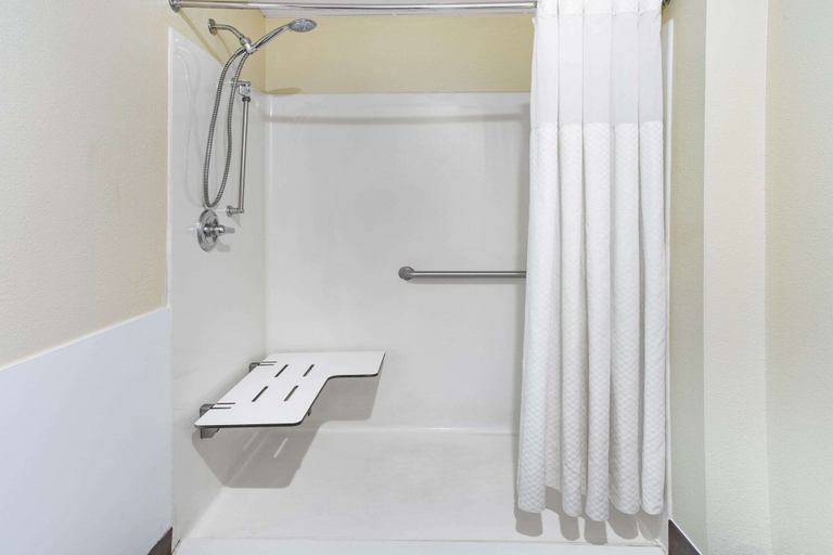 Bathroom 3, Emmetsburg Hotel and Suites, Palo Alto