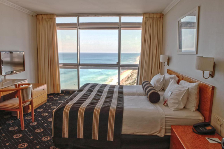 Bedroom 4, Seasons Hotel - Resort on The Beach