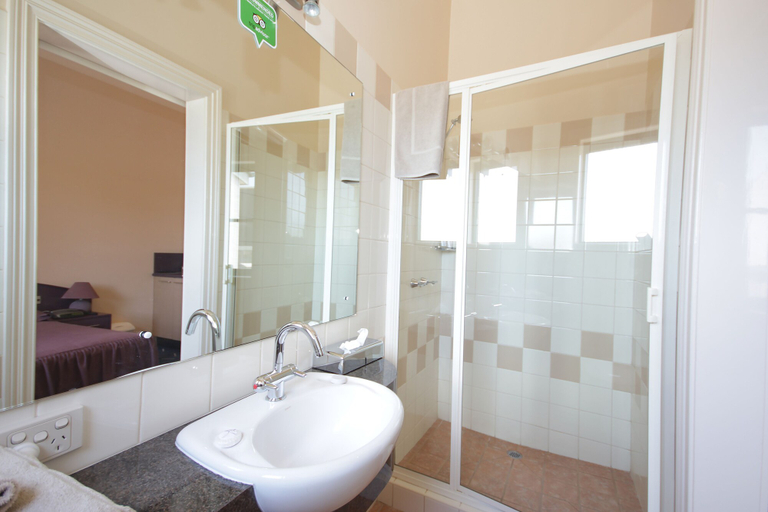 Bathroom 4, Mitchell River Tavern, E. Gippsland - Bairnsdale