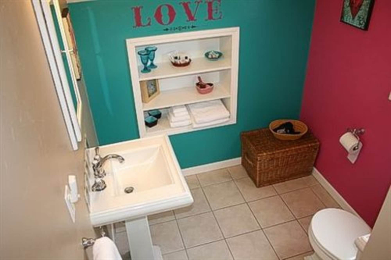 Bathroom 3, at the Waters Edge Bed & Breakfast, Lake Michigan
