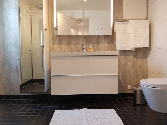 Bathroom 3, Bjørn & Bibbi's Apartments, Tromsø