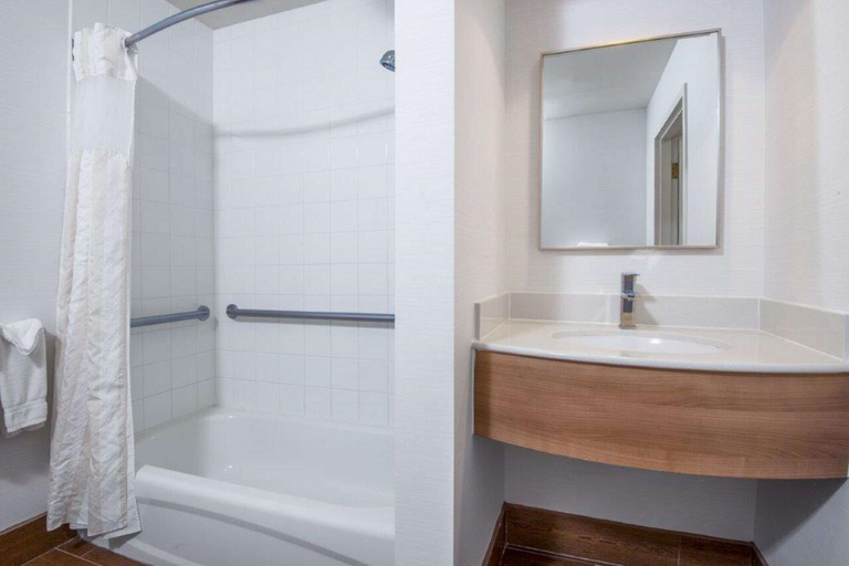 Bathroom 5, Hilton Garden Inn Wichita, Sedgwick