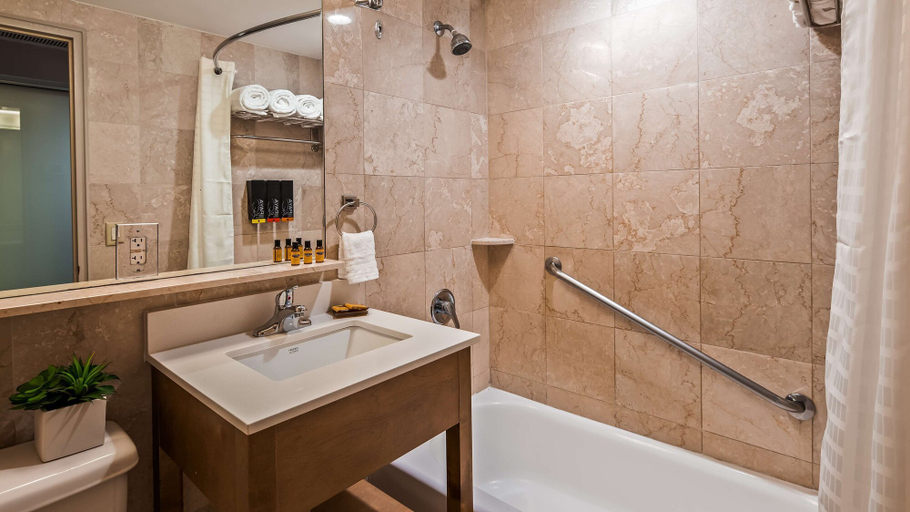 Bathroom 4, Best Western Plus Atlantic Beach Resort, Miami-Dade