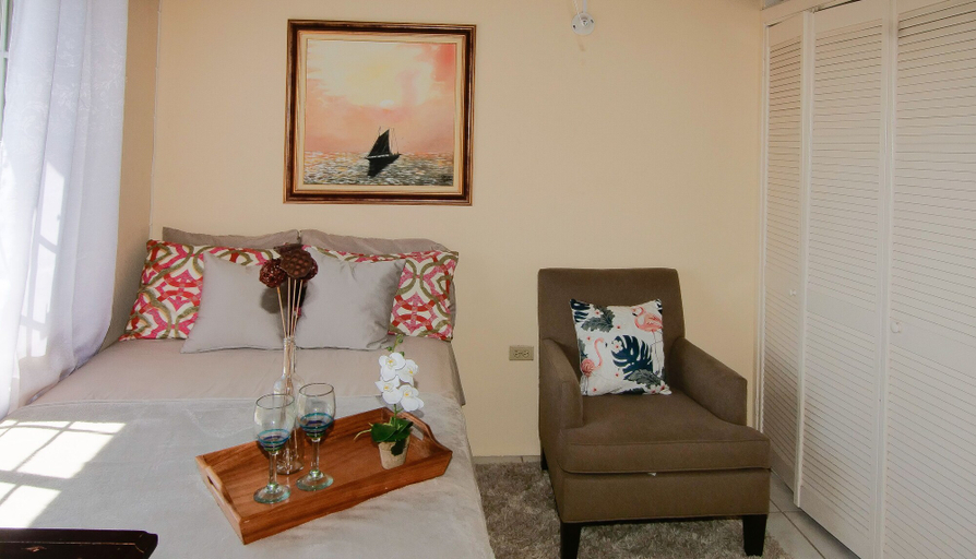 Others 5, 876 JA Oasis by Kingston Airport