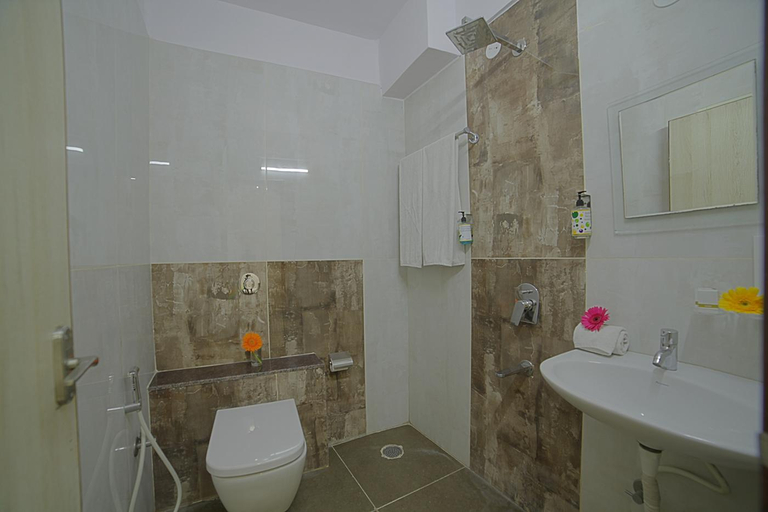 Bathroom, Red Key Airport Transit Stay, Bangalore Rural