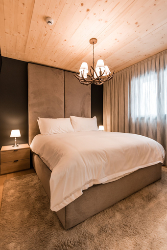 Bedroom 3, THE BASE, Uri