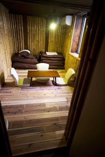 Bedroom 2, WORLDTRECK DINER & GUESTHOUSE - Pise - Hostel, Nagano