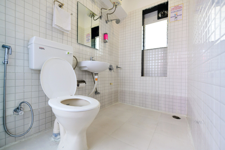 Bathroom 5, goSTOPS Mumbai - Hostel, Mumbai City