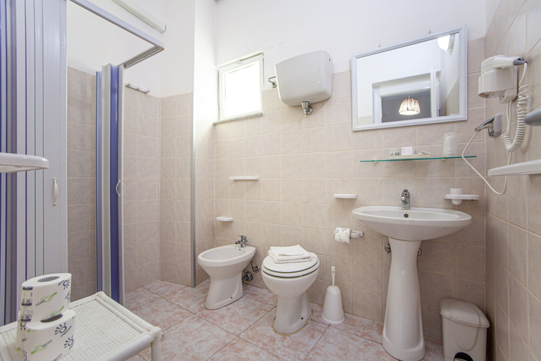Bathroom 4, Villaggio Baia d'Ercole, Vibo Valentia