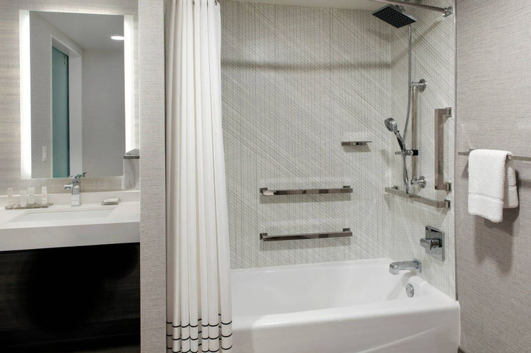 Bedroom 4, Norfolk Waterside Marriott, Norfolk