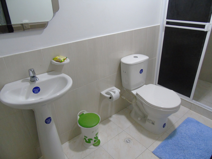 Bathroom 4, Blue Emerald Inn, San Andrés